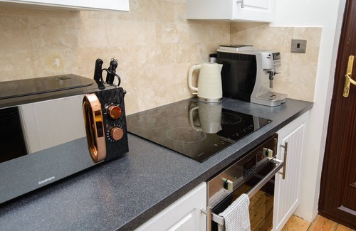 Howlett End Haus | Deluxe 2 Bed Versace HotTub SkyTV