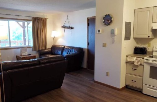 Devils Lake Eigentumswohnung | Deluxe 3 Bedroom 2 Bathroom Top Floor Condo