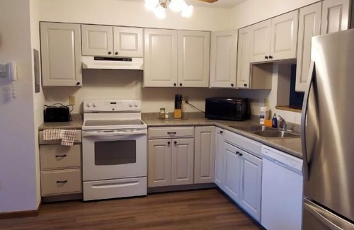 Devils Lake Eigentumswohnung | Deluxe 3 Bedroom 2 Bathroom Top Floor Condo