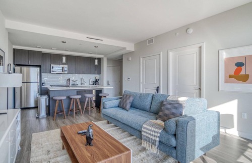 McLean Wohnung | Deluxe Fairfax 1BR w/ Elevator & Pool, nr Bus Stops, by Blueground