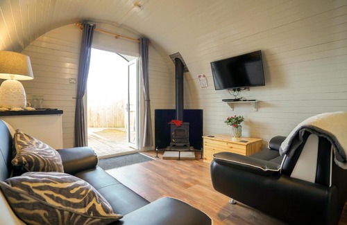 Frodsham Resort | Deluxe Glamping Pod with Hot Tub