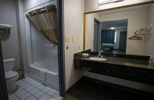 Morgan City Hotel | Deluxe Inn & Suites Morgan City