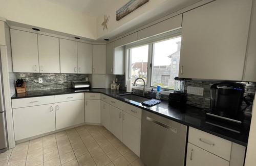 Margate City Haus | DELUXE Margate Beach Home mit Pool, Jacuzzi und spektakulärem Blick auf die Bucht - für 18 Personen