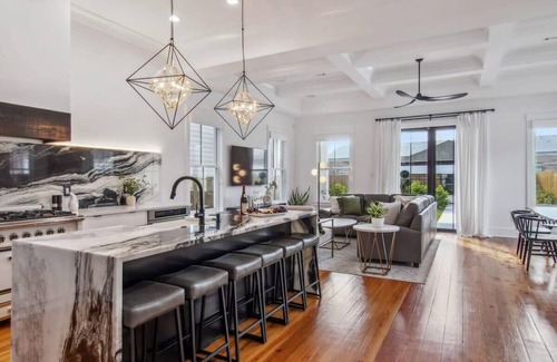 Algiers Point Haus | Deluxe Modern Home | Heated Pool & Game Room