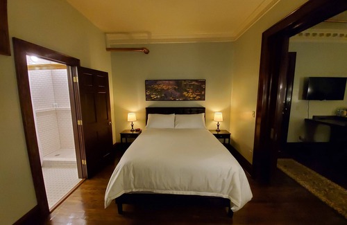 Laurium Hotel | Deluxe Queen with Private Deck