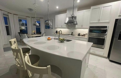 Palmetto Haus | Deluxe Room in Palmetto