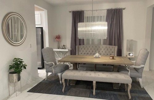 Palmetto Haus | Deluxe Room in Palmetto