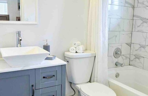 Bahama Reef Haus | Delva’s Place- Gated 2 Bedroom Pet Friendly