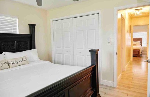 Bahama Reef Haus | Delva’s Place- Gated 2 Bedroom Pet Friendly