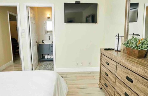 Bahama Reef Haus | Delva’s Place- Gated 2 Bedroom Pet Friendly
