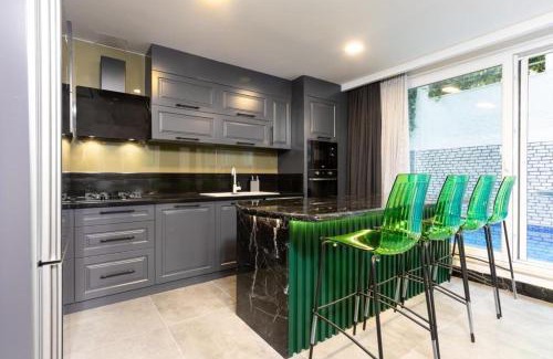 Eski Lara Wohnung | Denize 200m şehir merkezi bahçe dubleks