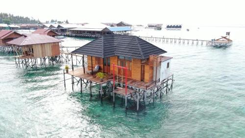 Pulau Derawan Villa | Derawan Fisheries Cottage