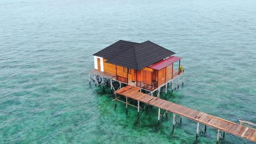 Pulau Derawan Villa | Derawan Fisheries Cottage