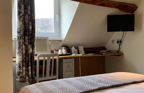 Llantilio Pertholey Haus | Deri-Down Guest House