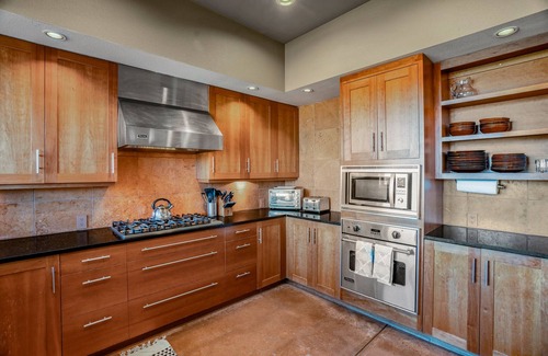 Youngsville Haus | Desert Elegance on Abiquiu Lake