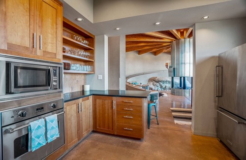 Youngsville Haus | Desert Elegance on Abiquiu Lake