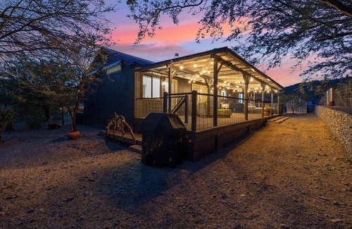 Cave Creek Haus | Desert Escape for Families & Friends – 3BR with Games, Hot Tub & Outdoor Dining