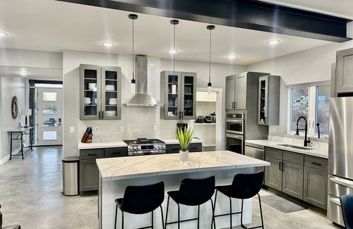 Moab South Valley Haus | New Exclusive Retreats Horizon 4 Bedroom ALL SUITE HOME Sleeps 16