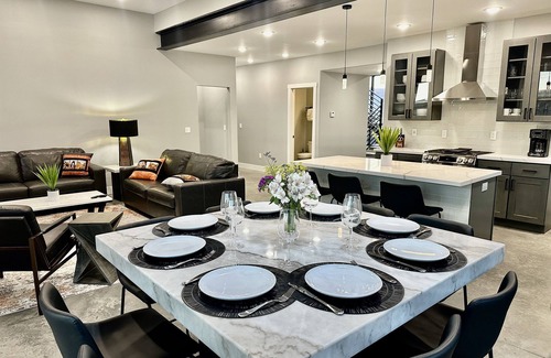 Moab South Valley Haus | New Exclusive Retreats Horizon 4 Bedroom ALL SUITE HOME Sleeps 16