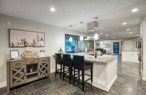 Sunburst Farms East Haus | Desert Oasis Summary: