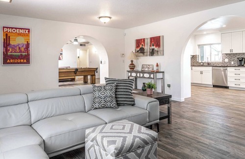 Cavalier Estates Haus | Desert Oasis with Pool Patio 5BR 3BA Near PV