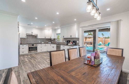 Cavalier Estates Haus | Desert Oasis with Pool Patio 5BR 3BA Near PV