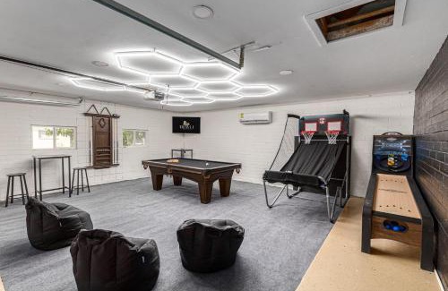 Park Scottsdale One Haus | Desert Rose Family Retreat-FREE Htd Pool-2 Primarys-Bar