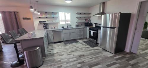 Twentynine Palms Villa | Desert Villa - EV, Hot Tub, Grill, Bar, Games, RV Parking in Twentynine Palms Downtown