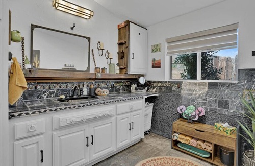 Riverside County Wohnung | Desert Zen: Tranquil Escape, Pool/Hot Tub, Firepit