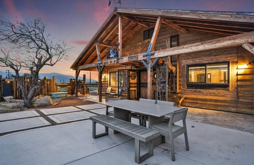 Riverside County Wohnung | Desert Zen: Tranquil Escape, Pool/Hot Tub, Firepit