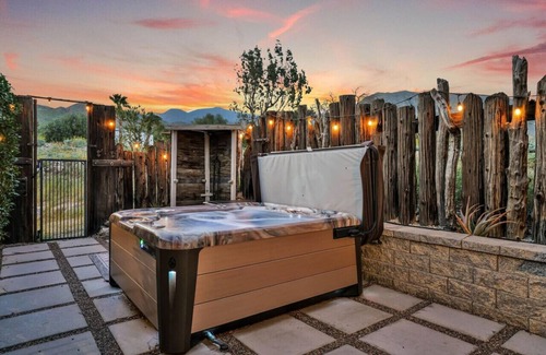 Riverside County Wohnung | Desert Zen: Tranquil Escape, Pool/Hot Tub, Firepit
