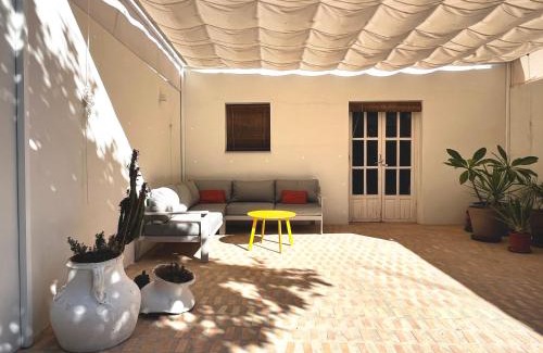 Carrion De Los Cespedes Wohnung | Design & art, patio with orange tree, near Seville