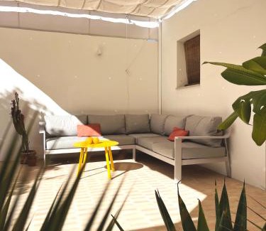 Carrion De Los Cespedes Wohnung | Design & art, patio with orange tree, near Seville