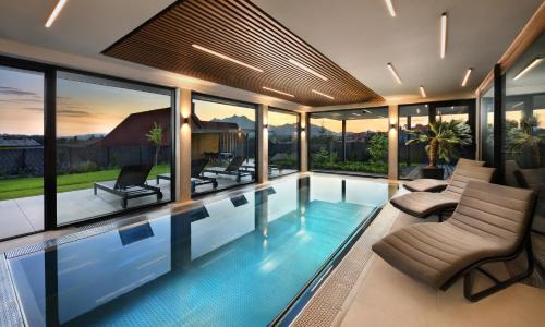 Kezmarok Wohnung | Design Villa Stella private pool & spa