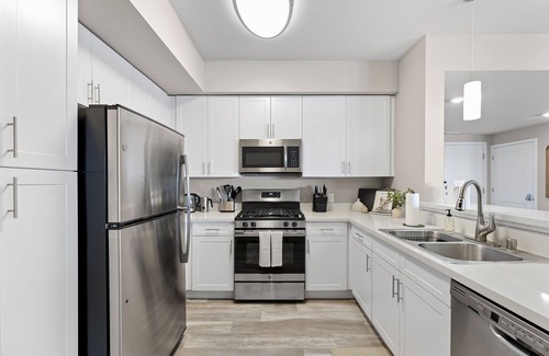 Sparks Wohnung | Designer Apt. with Jacuzzi. Walk To Casino & iMax