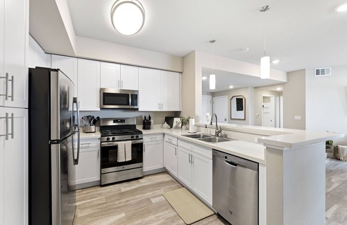 Sparks Wohnung | Designer Apt. with Jacuzzi. Walk To Casino & iMax