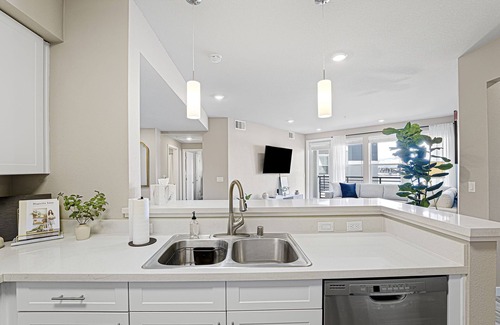 Sparks Wohnung | Designer Apt. with Jacuzzi. Walk To Casino & iMax