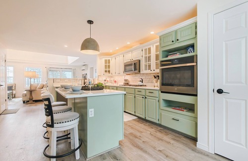 Corea Skihütte | Designer Beachfront Chalet w/ Theater, Arcade & Beach Firepit Near Schoodic