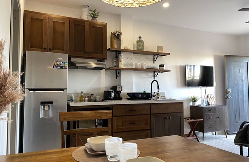 Belize City Wohnung | Designer Chic Suite with Patio - Fully Stocked for Your Stay
