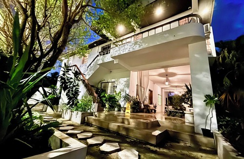 Belize City Wohnung | Designer Chic Suite with Patio - Fully Stocked for Your Stay