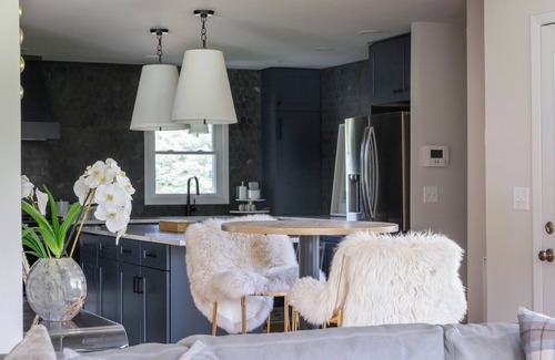 Holcomb Haus | Designer Home, Hot Tub, King Suite, Game Room