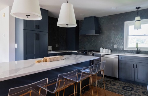 Holcomb Haus | Designer Home, Hot Tub, King Suite, Game Room