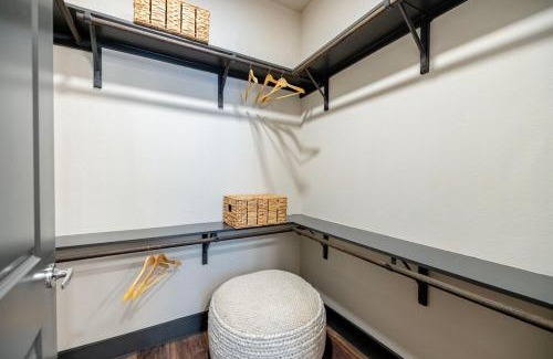 North Burnet Wohnung | Designer Vibes -Walk-In Shower -Pool Access