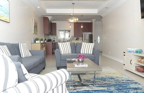 Coral Harbour Eigentumswohnung | Detach & Unwind at this Beachside Condo. Literally steps away from the beach!