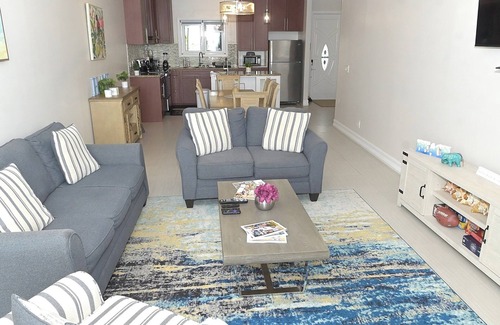 Coral Harbour Eigentumswohnung | Detach & Unwind at this Beachside Condo. Literally steps away from the beach!