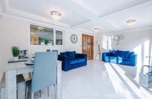 Ellenbrook Haus | Detached 5 bed House in Worsley Manchester