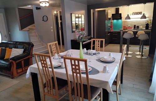 Noisiel Haus | Detached house with garden. Between Paris & Disney. Wi-Fi & Break fast Free