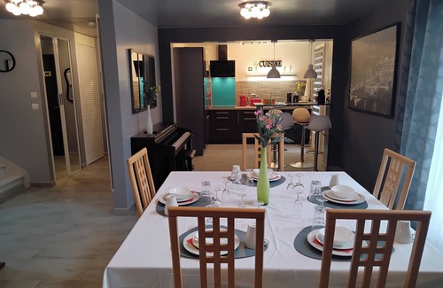 Noisiel Haus | Detached house with garden. Between Paris & Disney. Wi-Fi & Break fast Free