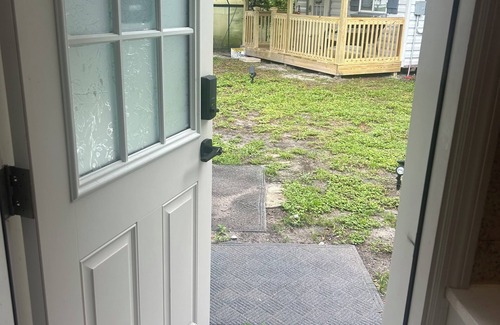 Deltona Lakes Wohnung | Detached Room with AC in Suburbia.