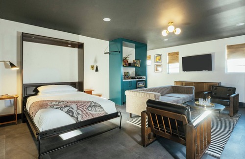 Faubourg Delassize Hotel | Dew Drop Inn